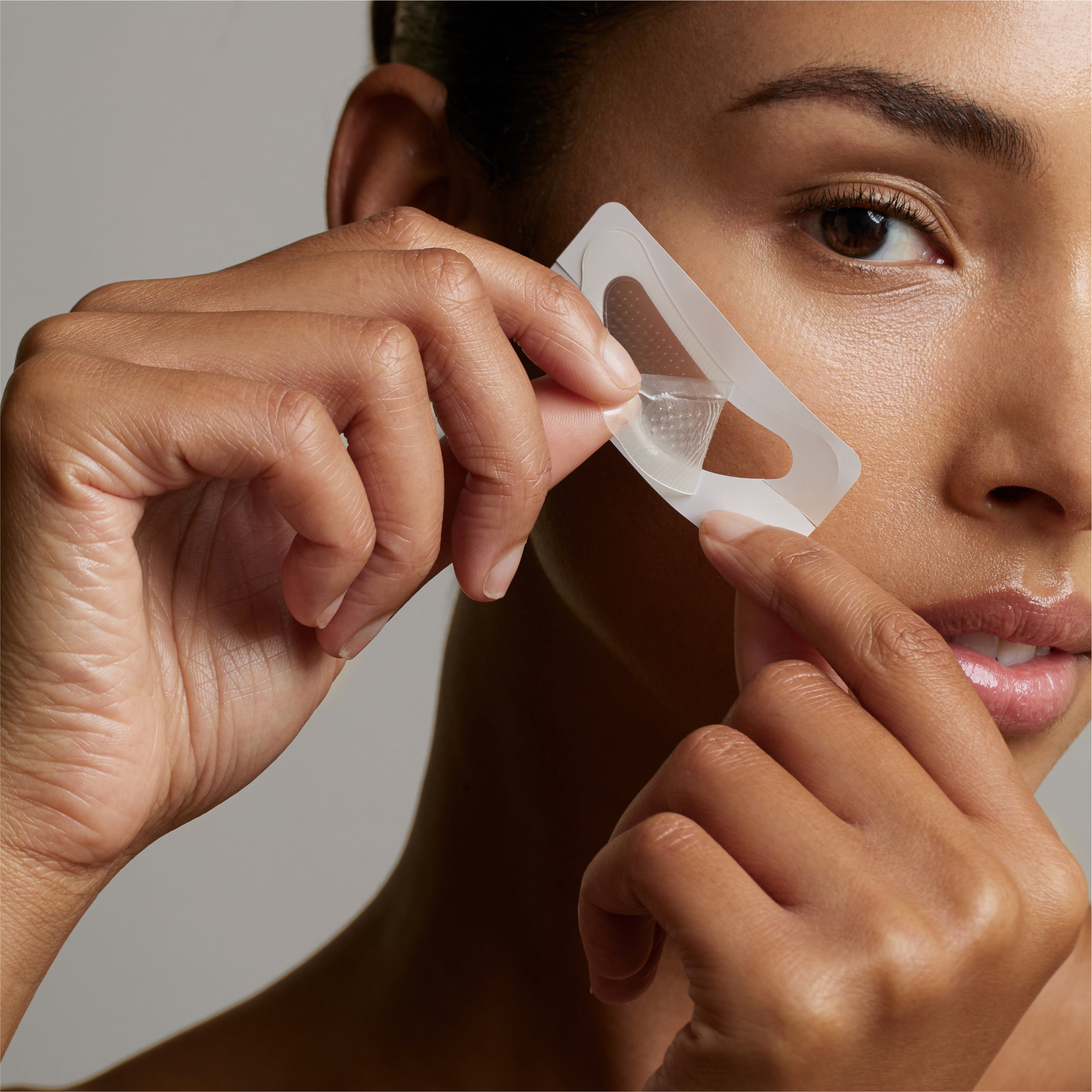4PCS microneedle hyaluronic acid patch, eye and facial facial mask, effectively moisturize skin, deeply tighten delicate skin